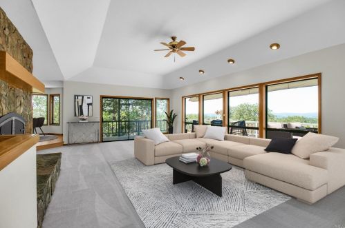 3246 Cobblestone Dr, Santa Rosa, CA 95404-1738