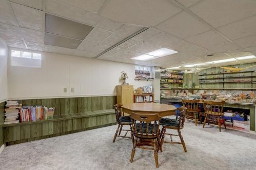 22194 Valley Rd, Waukesha WI  53186-5350 exterior