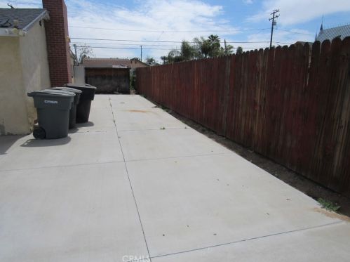 339 2nd St, Perris, CA 92570-2086