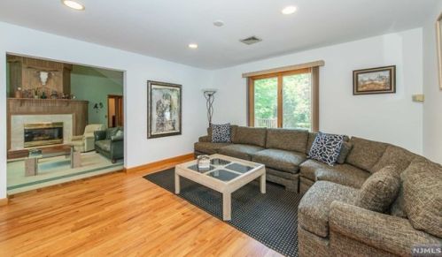 902 Briarwoods Rd, Franklin Lakes NJ  07417-1106 exterior