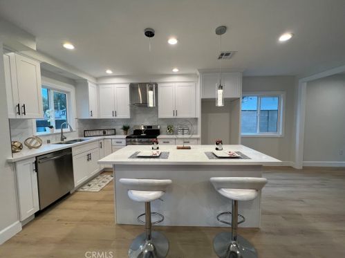 15744 Hartland St, Van Nuys CA  91406-5014 exterior