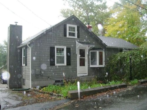 27 Burgate St, Glocester RI  02814-2301 exterior
