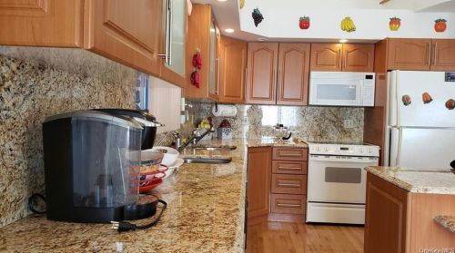 29 Horseshoe Lake Rd, Kauneonga Lake NY  exterior