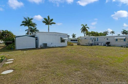 12375 Military Trl, Boynton Beach FL  33436-5575 exterior