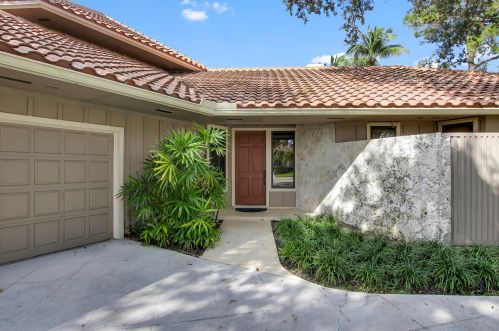 15 Carrick Rd, West Palm Beach, FL 33418-6837
