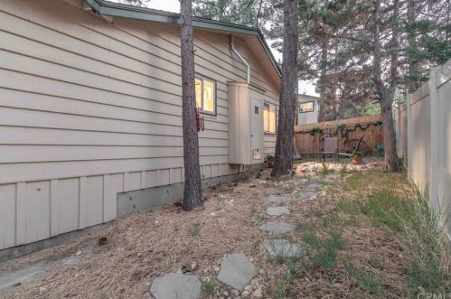 355 Cinderella Dr, Big Bear City CA  92314-9798 exterior