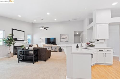 3889 Oak Grove Ct, Oakley CA  94561-4218 exterior