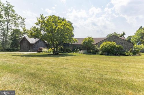 69 Skyline Dr, Glen Mills, PA 19342-1625