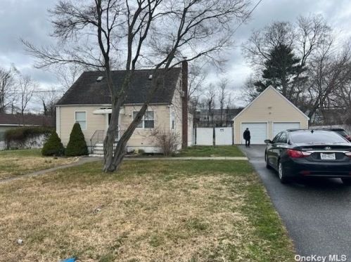 865 Wilson Blvd, Central Islip, NY 11722-4027