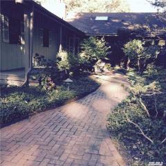 27 View Rd, Strongs Neck, NY 11733-3044
