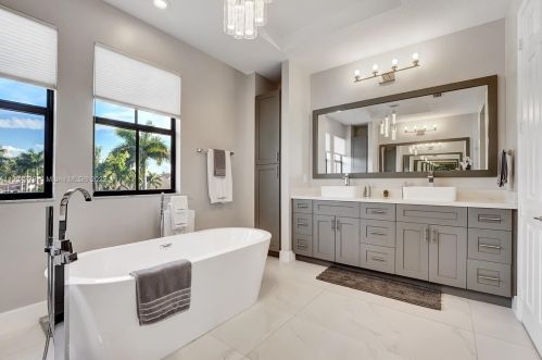 8297 28th St, Hollywood FL  33024-3187 exterior