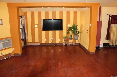 86-06 121st St, Jamaica, NY 11418-3238