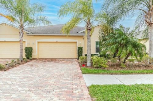 613 Chipper Dr, Ruskin, FL 33573-5876