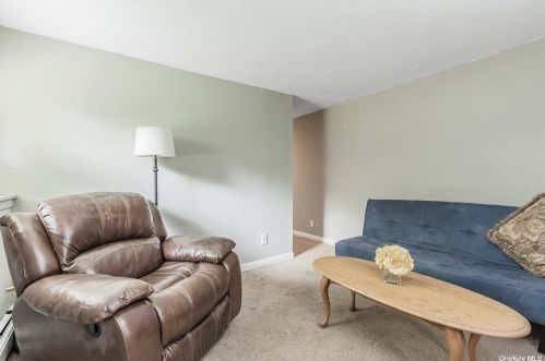 29 Clifford Ct, Huntington Station NY  11746-2106 exterior