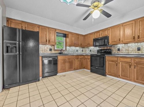 7 Lena Dr, Uncasville CT  exterior