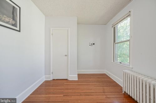 404 Maple Ave, Camden NJ  08109-2021 exterior