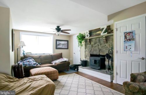 137 Cross Rd, Gilbertsville, PA 19525-9691