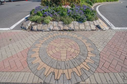 36 Riverside Dr, Parsippany NJ  07834-2133 exterior