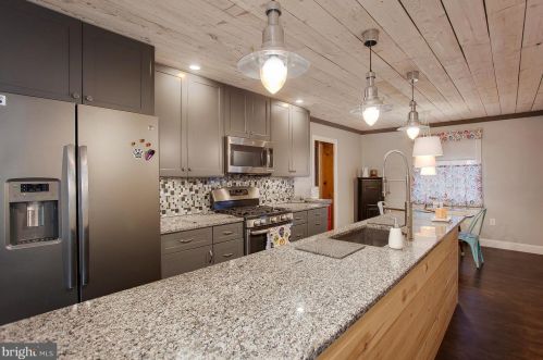 4909 Franklin St, Harrisburg, PA 17111-3447