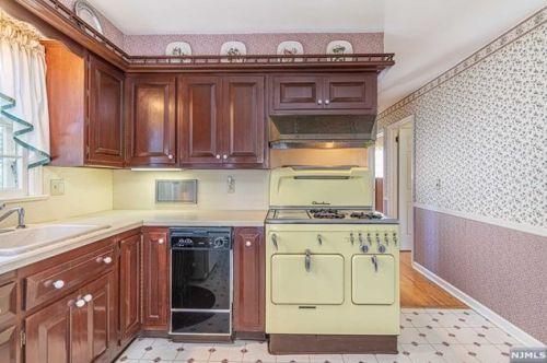 18 Winters St, Oakland NJ  07436-2623 exterior