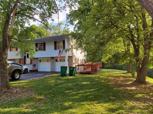 33 Top O Hill Rd, New Hamburg, NY 12590-2232