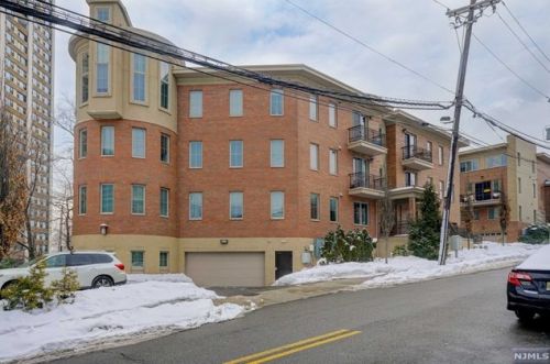 250 Laird Ave, Cliffside Park NJ  07010-1281 exterior