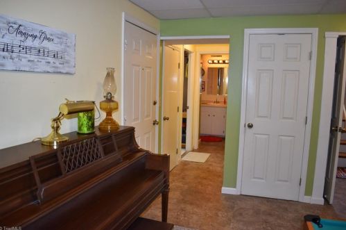 1123 Pepper Hill Rd, Greensboro NC  27407-2837 exterior