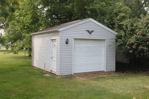 687 Elm St, Washington Ch OH  43160-2526 exterior