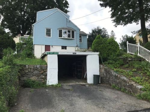 169 Bainbridge Ave, Thornwood, NY 10594-1242