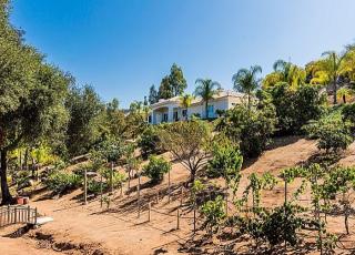 3393 Fairview Ln, Vista, CA 92084-1025