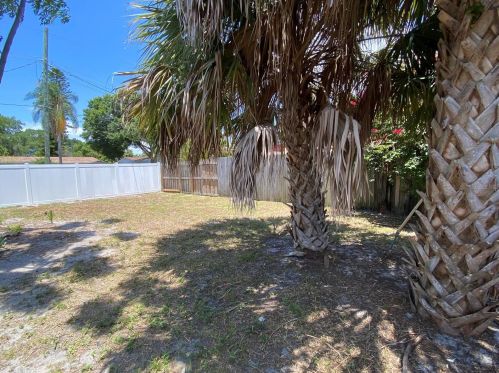 9681 Park Lake Dr, Pinellas Park FL  33782-3561 exterior