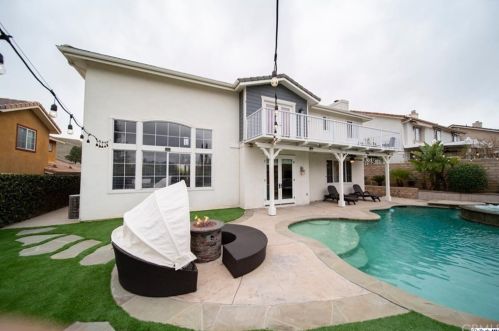 721 Cinnabar Pl, Simi Valley CA 93065-7200 exterior