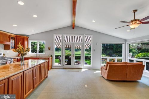 1014 Thomas Ave, Riverton NJ  08077-2321 exterior