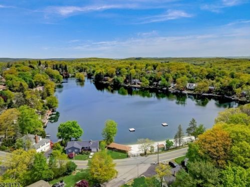 9 Woodside Dr, West Milford Lakes NJ  07480-4246 exterior