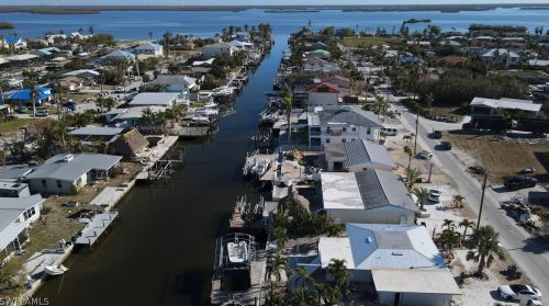 125 Albatross St, Fort Myers Beach, FL 33931-4501