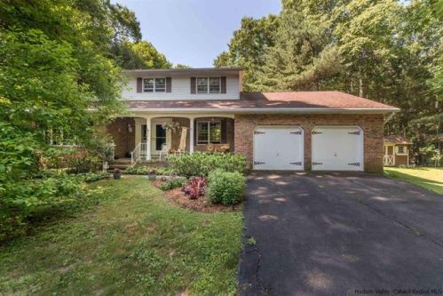21 Tall Oaks Dr, Kingston, NY 12401-7426
