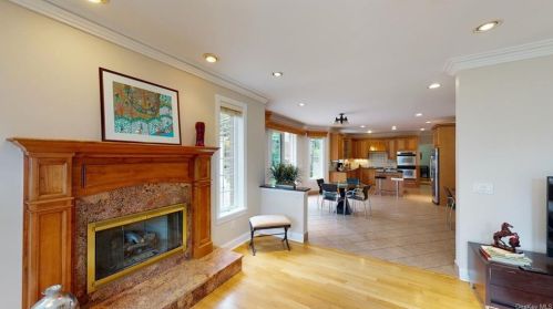 5 Amanda Ct, White Plains NY  10607-2418 exterior