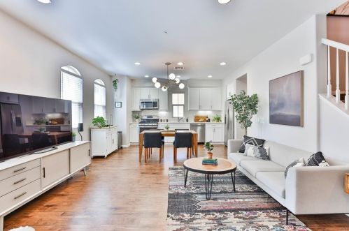 8861 Lightwave Ave, San Diego, CA 92123-6448