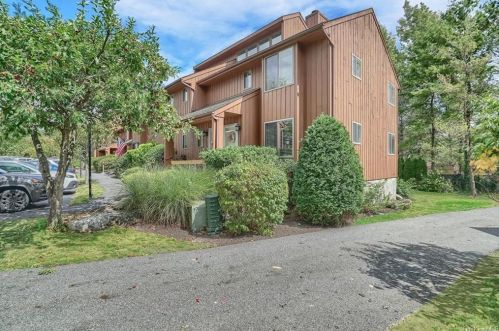 451 Panorama Dr, Mohegan Lake NY  10547-1205 exterior