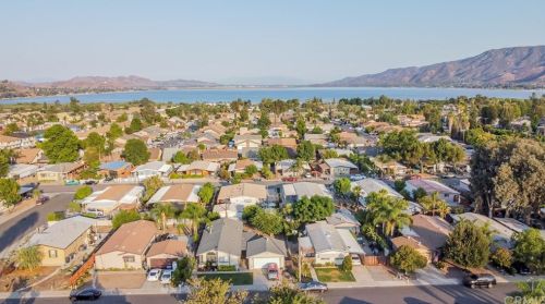 31768 Via Cordova, Lake Elsinore CA  92530-7961 exterior