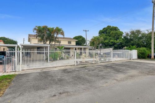 3940 3rd Ave, Hialeah, FL 33012-4334