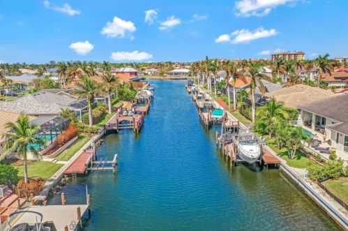 418 Marquesas Ct, Marco Island, FL 34145-2712