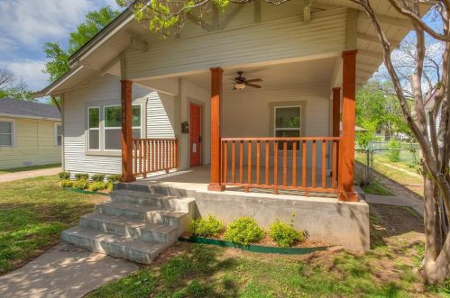 4808 Calmont Ave, Fort Worth, TX 76107-5315