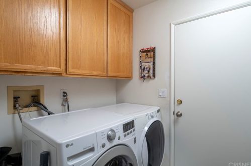 27543 Courtview Dr, Santa Clarita CA  91354-1601 exterior