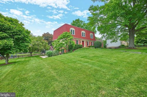 6852 Grande Ln, Falls Church, VA 22043-1629