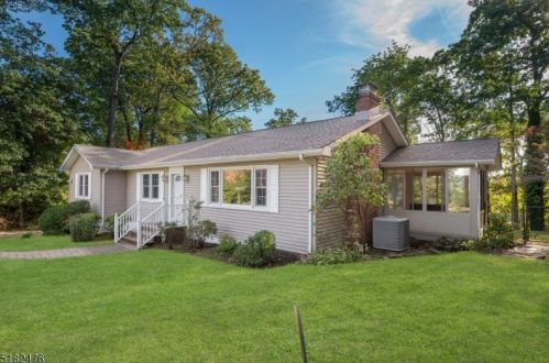 28 Crestview Ter, Whippany, NJ