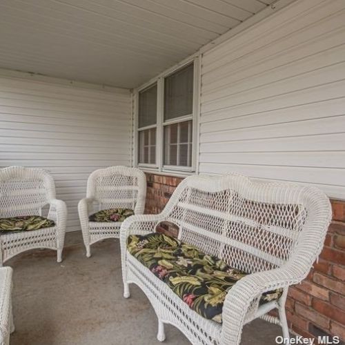 12 Athens Ct, Elwood, NY 11731-1729