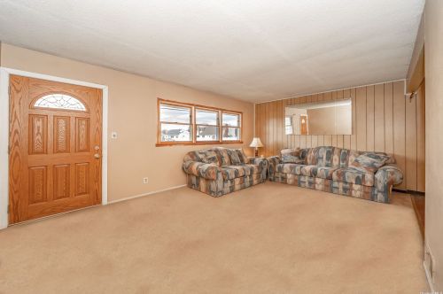 167 Cayuga Ave, Deer Park, NY 11729-1601