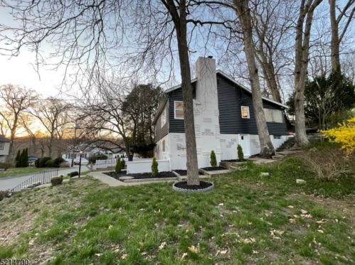 46 Edgewood Rd, Skyline Lakes, NJ 07456-1931