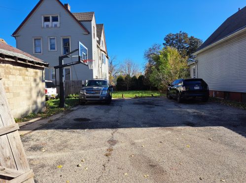 2335 16th St, Milwaukee WI  53215-3061 exterior
